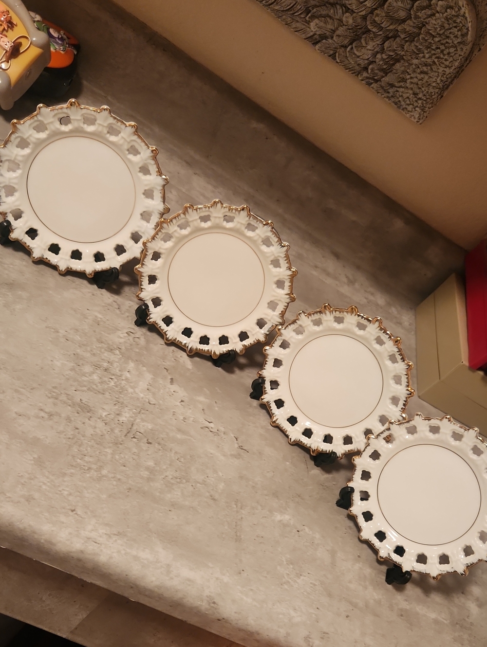Elegant White and Gold Decorative Wall Plate Set - Classic Home Display